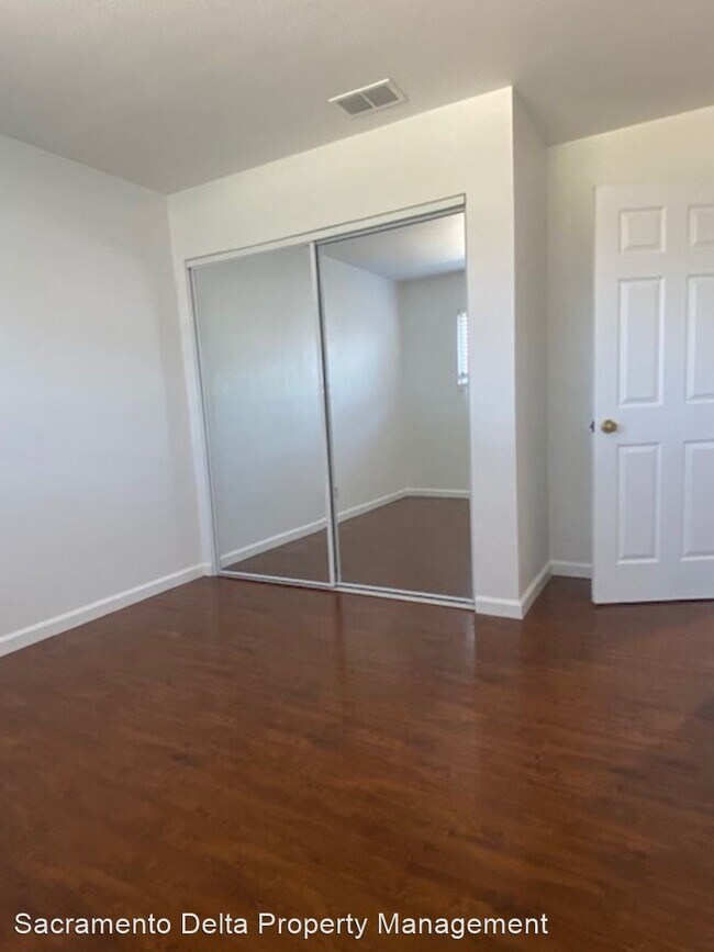 Building Photo - 4 br, 2 bath House - 4009 Bruce Way