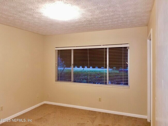 Building Photo - 2758 Oakdale Dr W