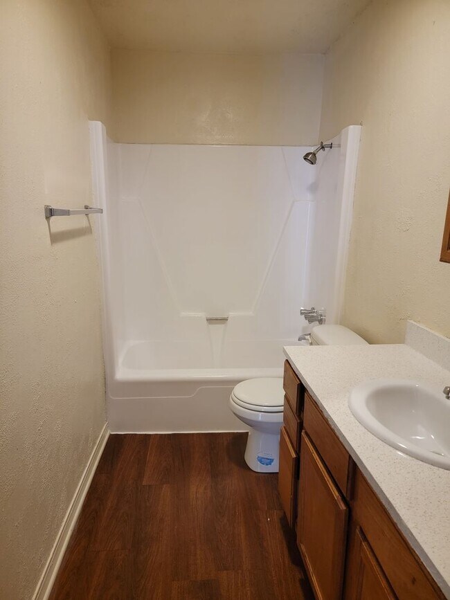 Building Photo - 6411 Frondosa Dr