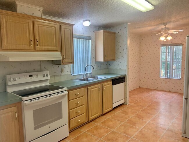 Building Photo - 6818 W Macopin Ln