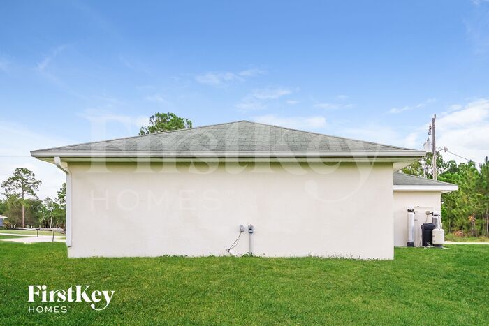 Building Photo - 425 Vanetta Dr
