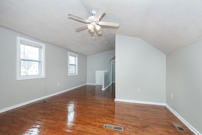 Building Photo - 3 Bed/1 Bath Single Family Home!