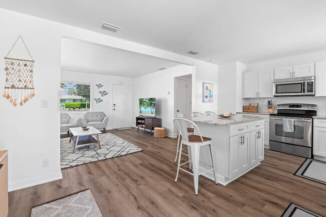 Building Photo - 106 N 17th Ave S