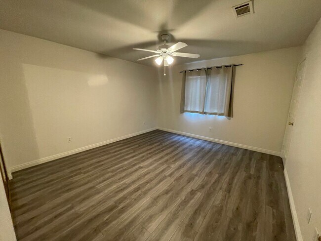 Building Photo - Charming Three Bedrooms, 2 Bathrooms Home ...