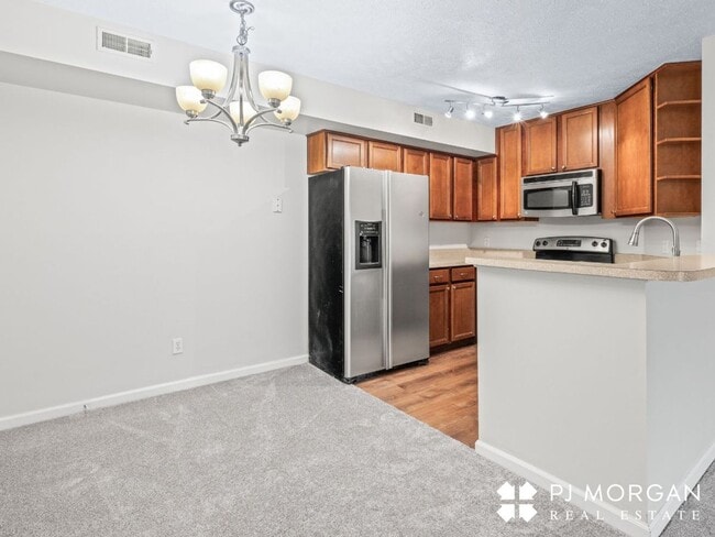 Building Photo - 2 Bedroom, 2 Bathroom Condo
