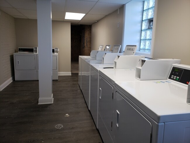 Building Photo - 1921 Grove Ave