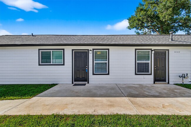 Building Photo - 13822 Northlake Dr