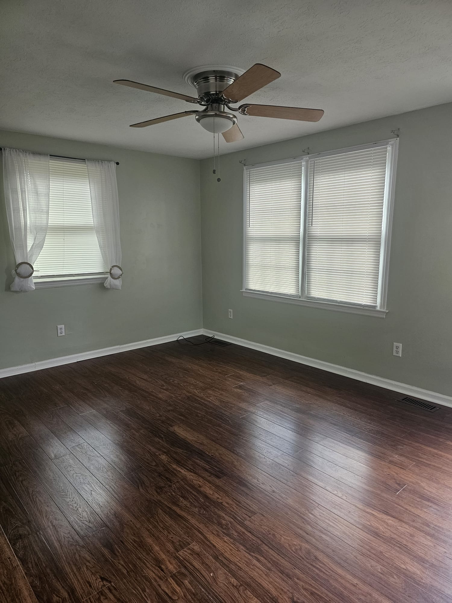 Building Photo - 259 Lakeview Dr