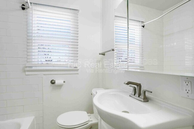 Building Photo - 1741 Newark St