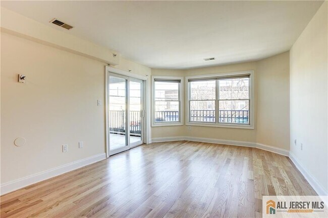 Building Photo - 112 N Broadway
