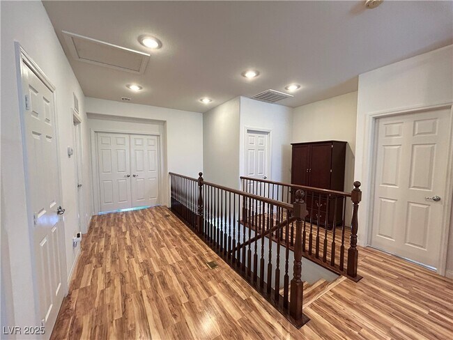 Building Photo - 5553 Fairmeade Way