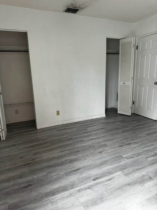 Building Photo - 5140 NE 3rd Ave
