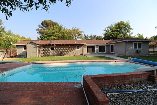 Building Photo - Concord/ Walnut Creek Border! 2172 sq ft home on Huge lot with swimming pool!