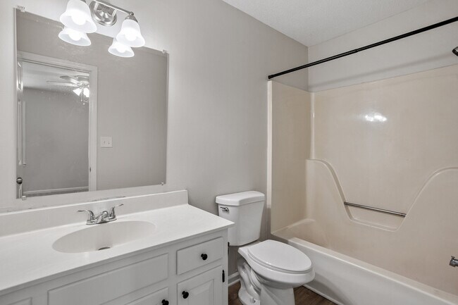 Building Photo - 516 Caprice Ct