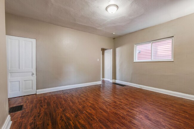 Building Photo - Available JULY 2026 - Spacious 3 Bedroom, 1.5 Bath w/ City Views!