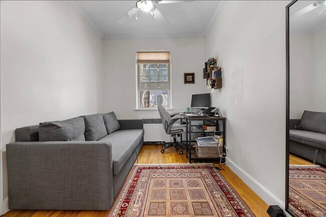 Building Photo - 1496 Beacon St