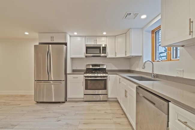 Building Photo - 47 Poplar St