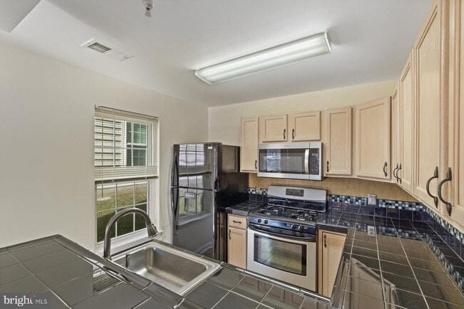 Building Photo - 8901 Stone Creek Pl