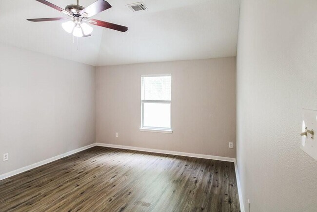 Building Photo - 1083 Shadow Glenn Dr