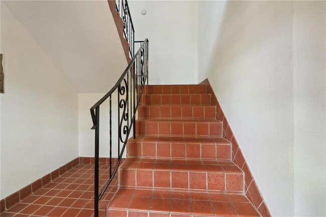 Building Photo - 2477 N Decatur Rd