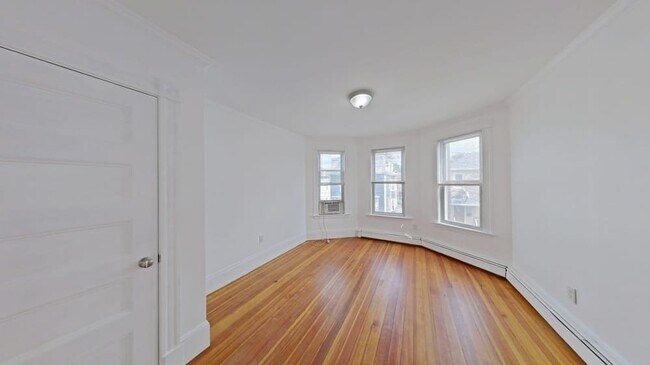 Building Photo - 39 Newport St