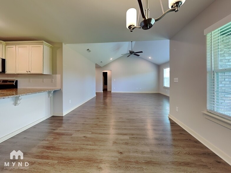 Building Photo - 507 Eagle Dr