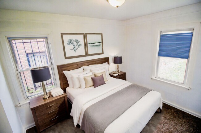 Building Photo - 3 Bedroom Bungalow - West Side