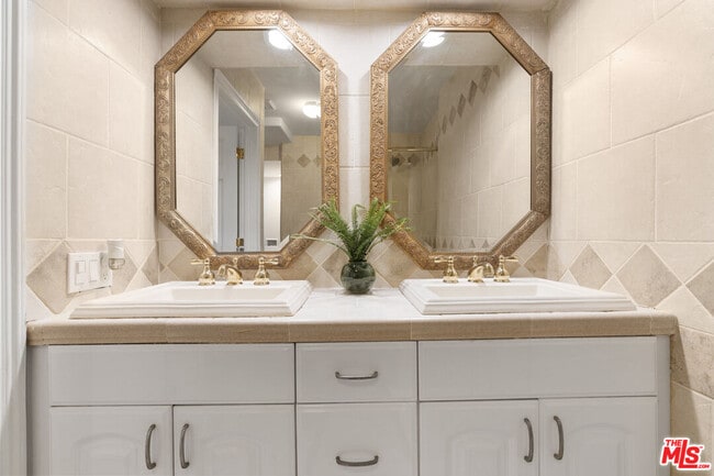 Building Photo - 4112 Old Topanga Canyon Rd