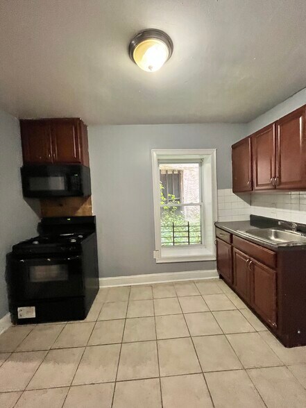 131 W 54th Bsmt - 133 W 54th St