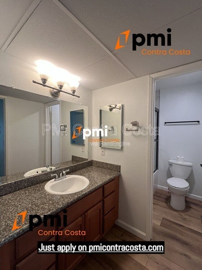 Building Photo - 470 N Civic Dr