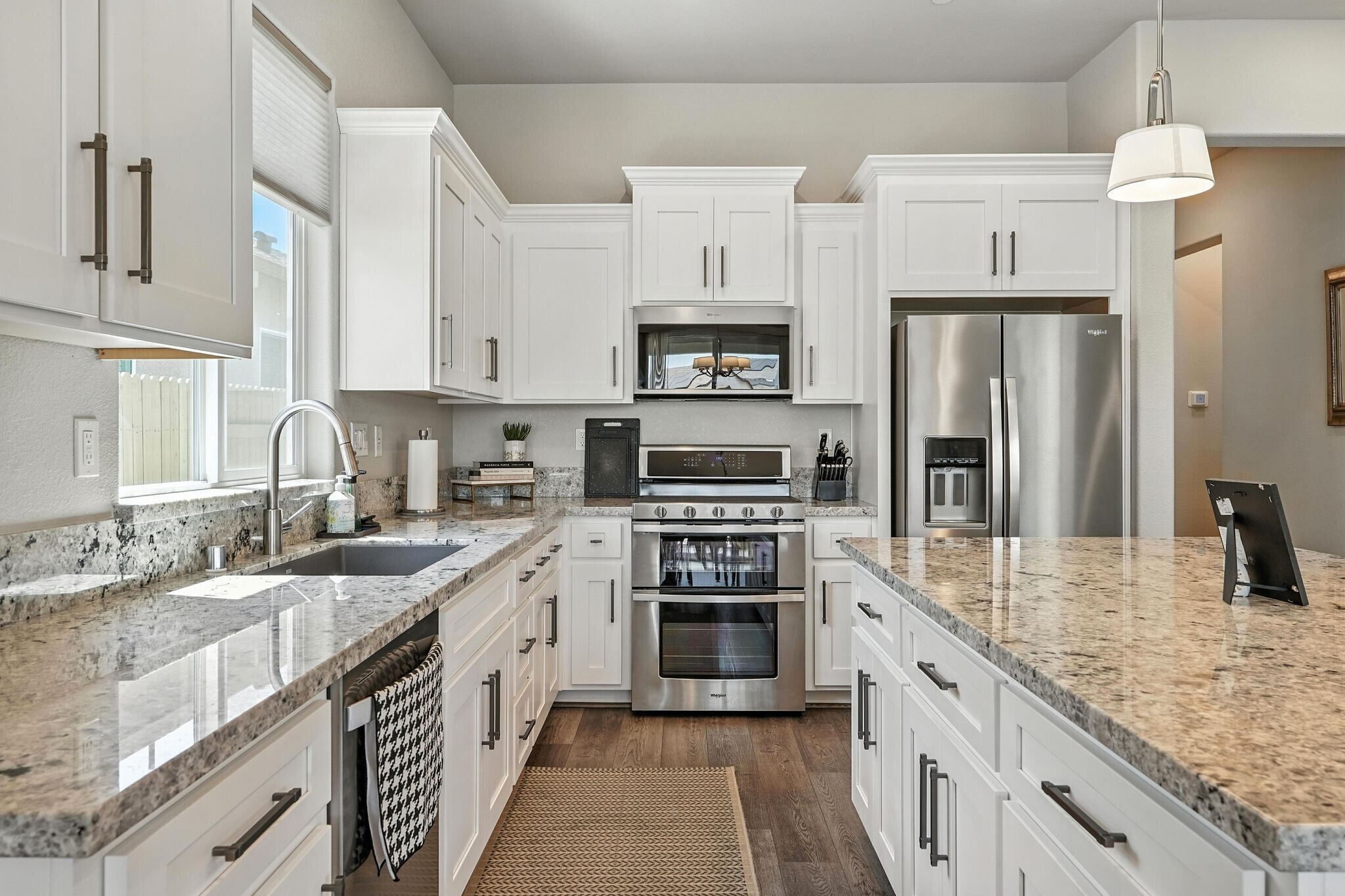 Building Photo - 5049 Cardero Way