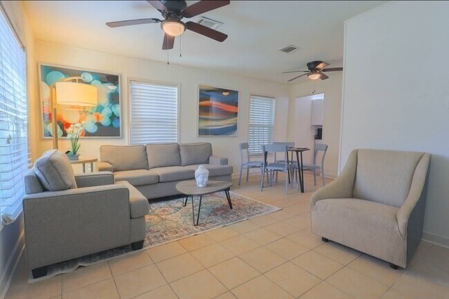 Building Photo - 831 Rouse St