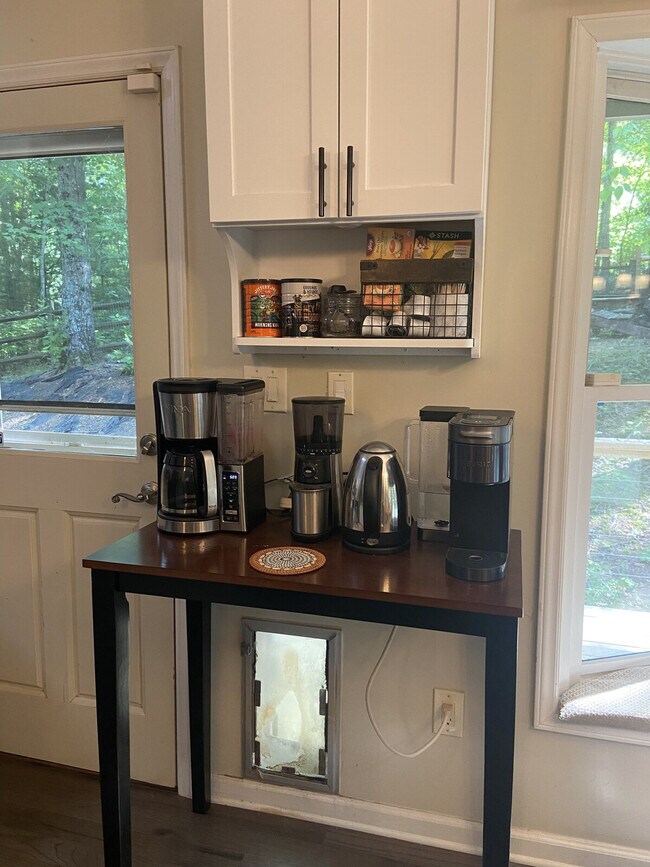 Building Photo - 6 Hunters Ridge Dr