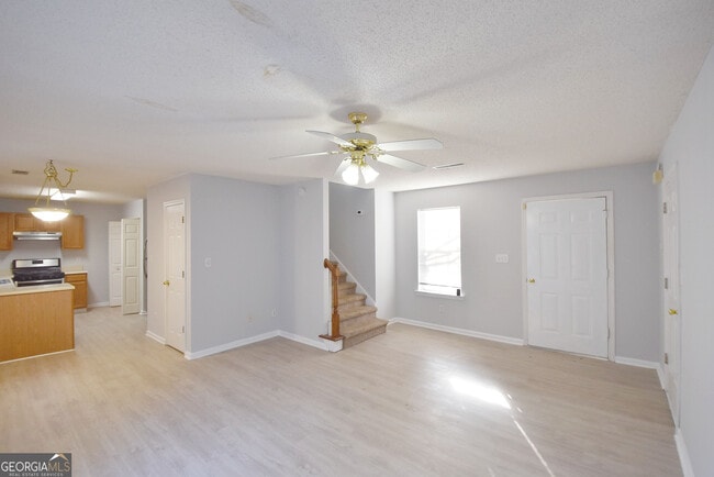 Building Photo - 147 S Fairfield Dr