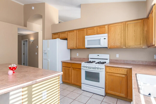Building Photo - HOME FOR RENT