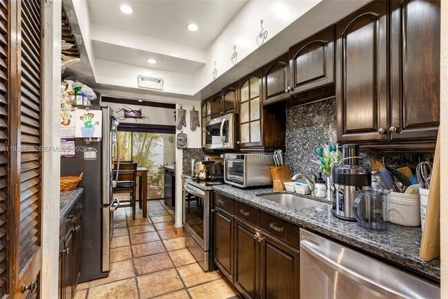 Building Photo - 19440 NE 26th Ave