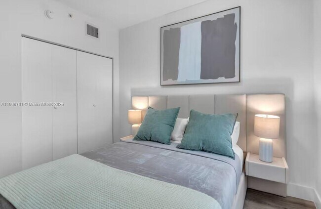 Building Photo - 1542 NW 2nd St