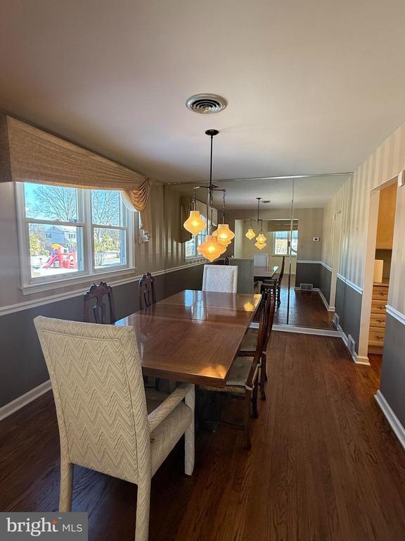 Building Photo - 240 Sweetbriar Cir