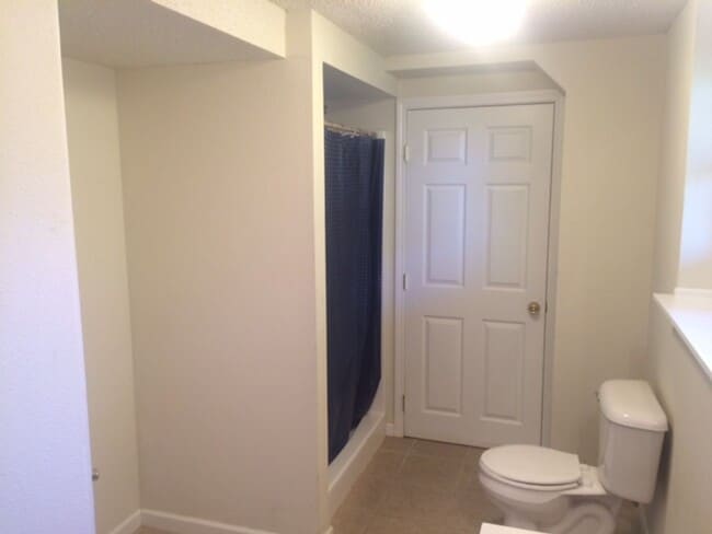 Building Photo - 3 Bed 2 Bath Home