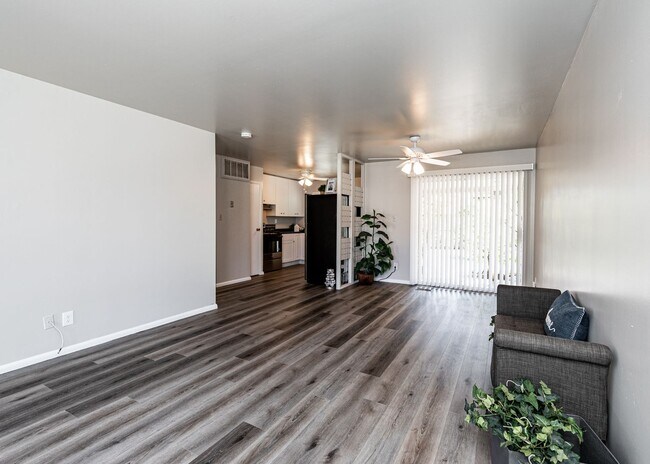 Building Photo - Newly Remodeled 3 Bedroom Home in Central Location