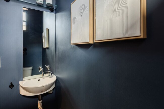 Building Photo - 1354 Broadway