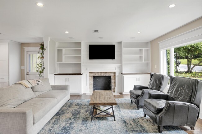 Building Photo - 421 Woodbine Dr
