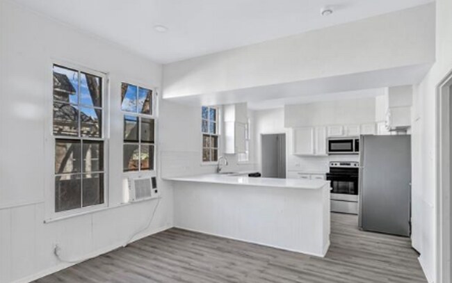 Building Photo - 827 S Crockett St