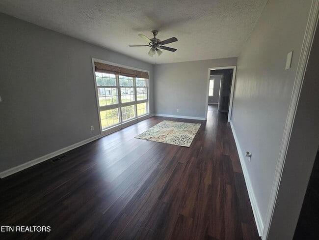 Building Photo - 415 Highland Dr