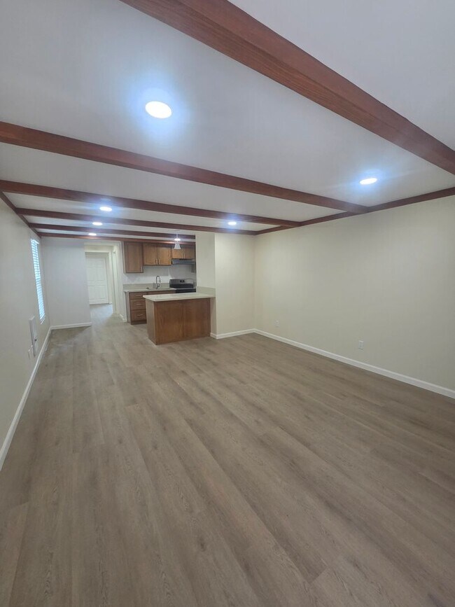 Interior Photo - f2215