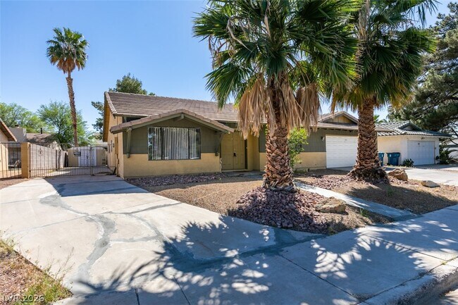 Building Photo - 3221 E Rochelle Ave