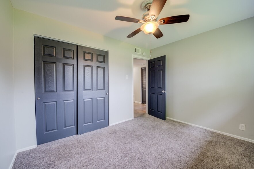 Building Photo - 10742 Tropic Dr