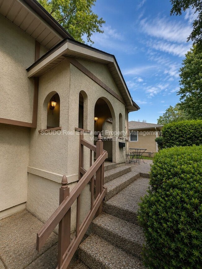 Building Photo - 8806 Crescent Ave