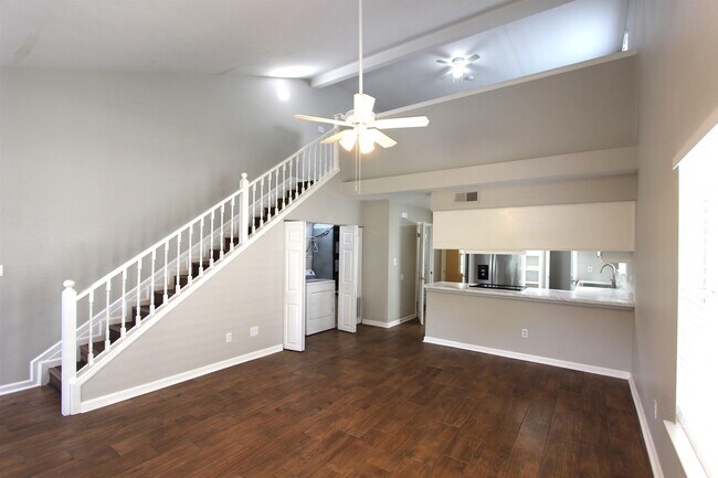 Building Photo - 2534 Golden Park Ln