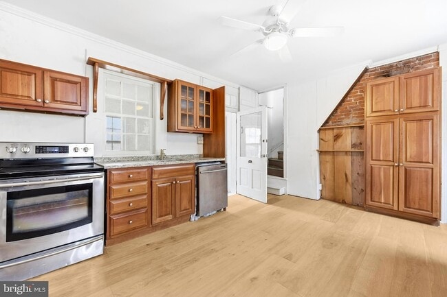 Building Photo - 3110 Main St